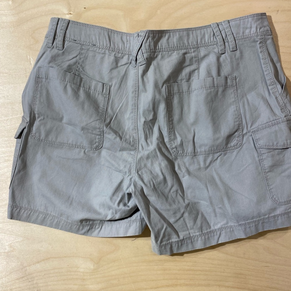 Natural Reflections Shorts Size 8 (IO) - Picture 10 of 11